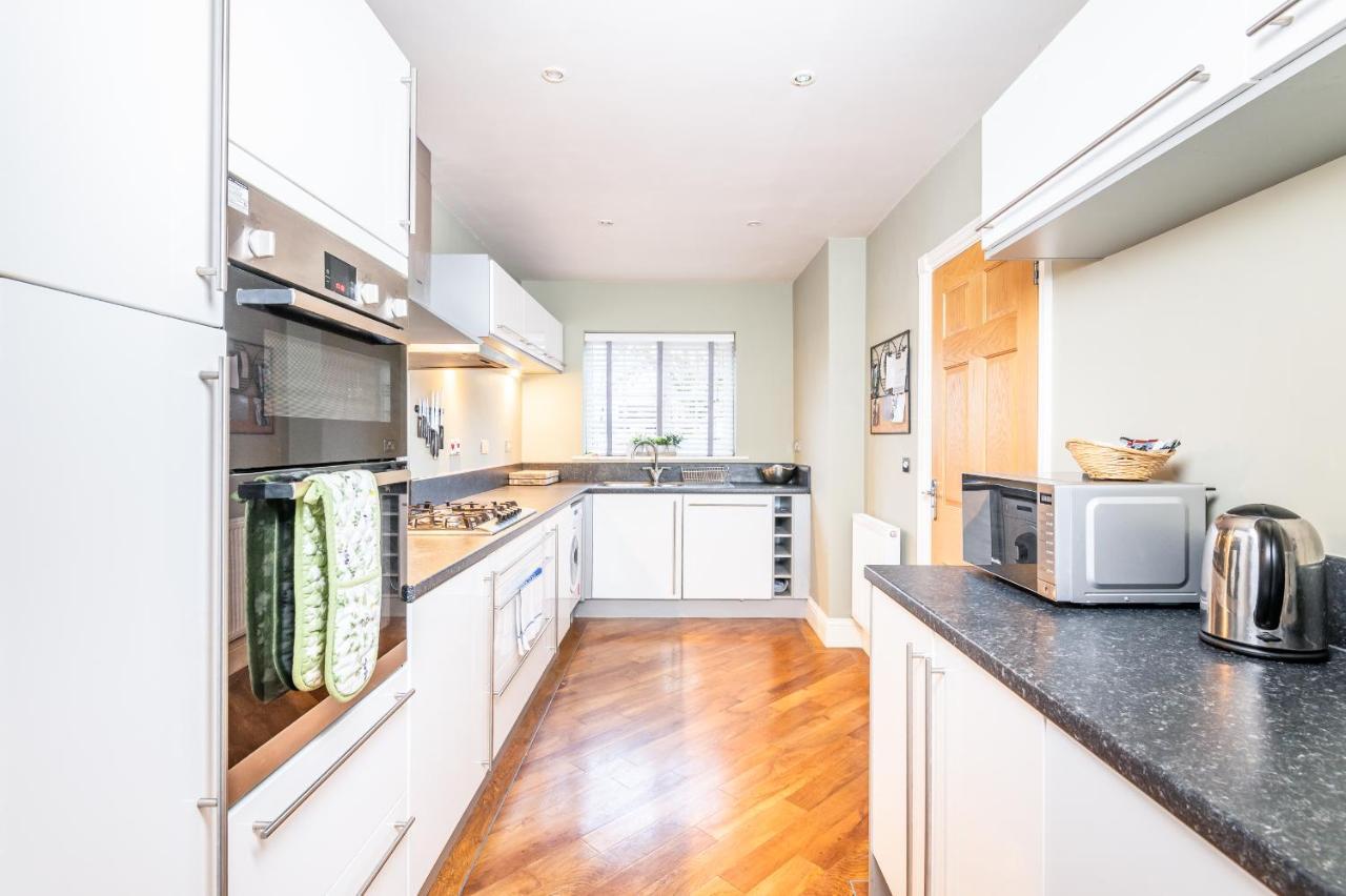 Spacious And Modern Townhouse I Pass The Keys York Extérieur photo