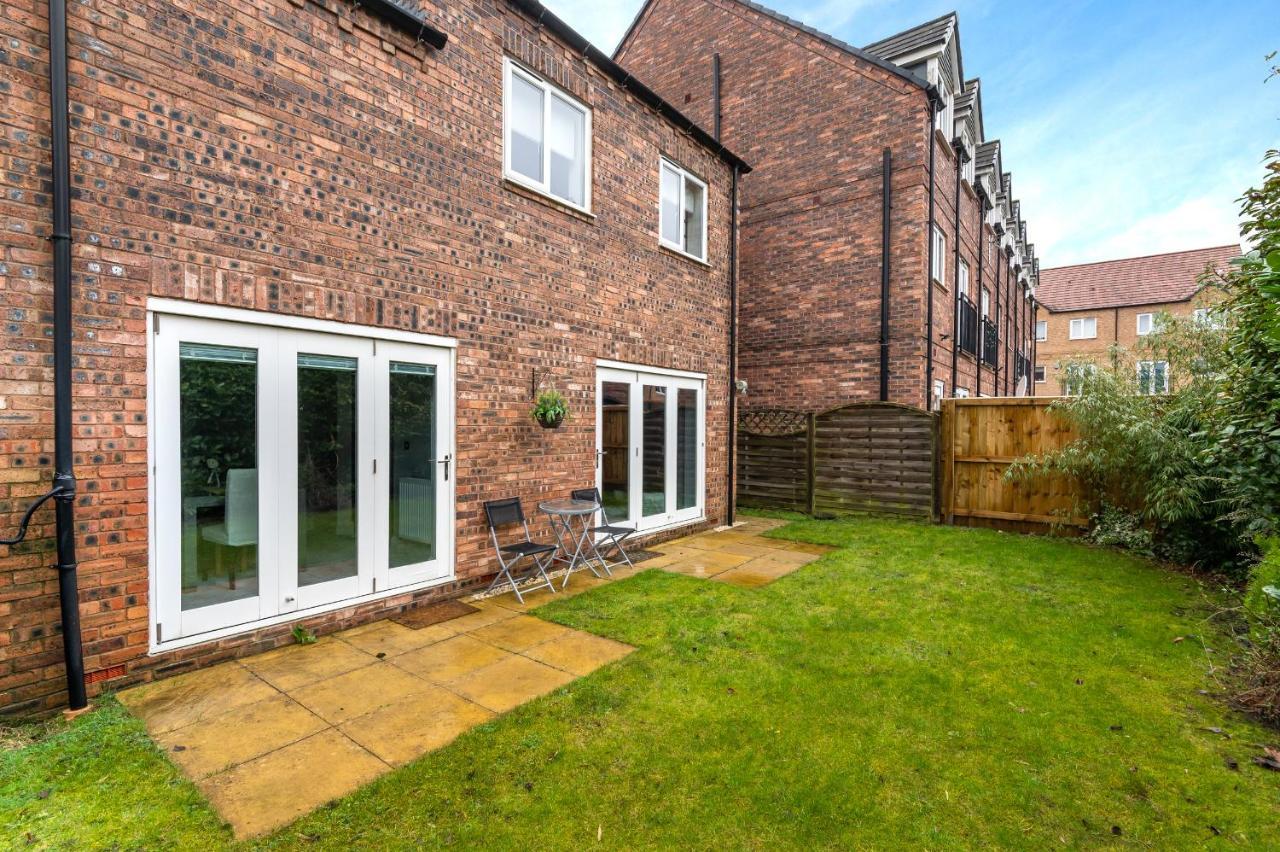 Spacious And Modern Townhouse I Pass The Keys York Extérieur photo
